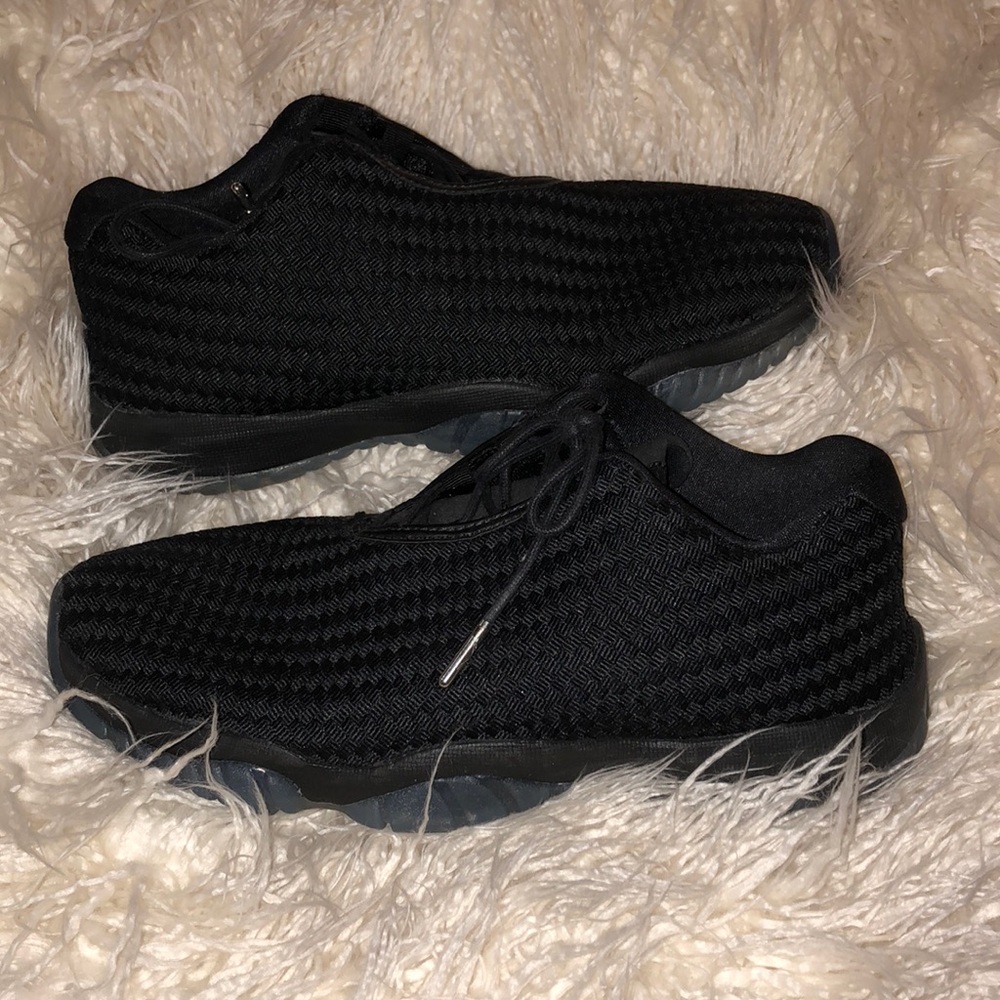 black jordan futures